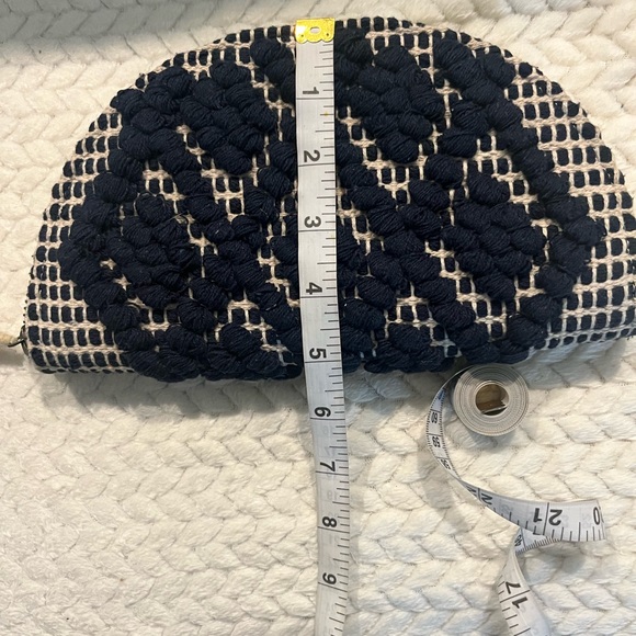 Universal Thread Navy and Cream Key Holder/clutch/ purse with Tassel. - Picture 9 of 9